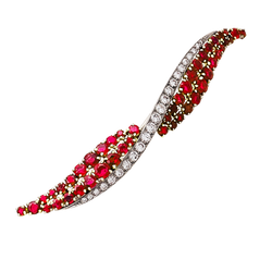 Broche Barrette en or jaune, platine, rubis et diamants - Castafiore