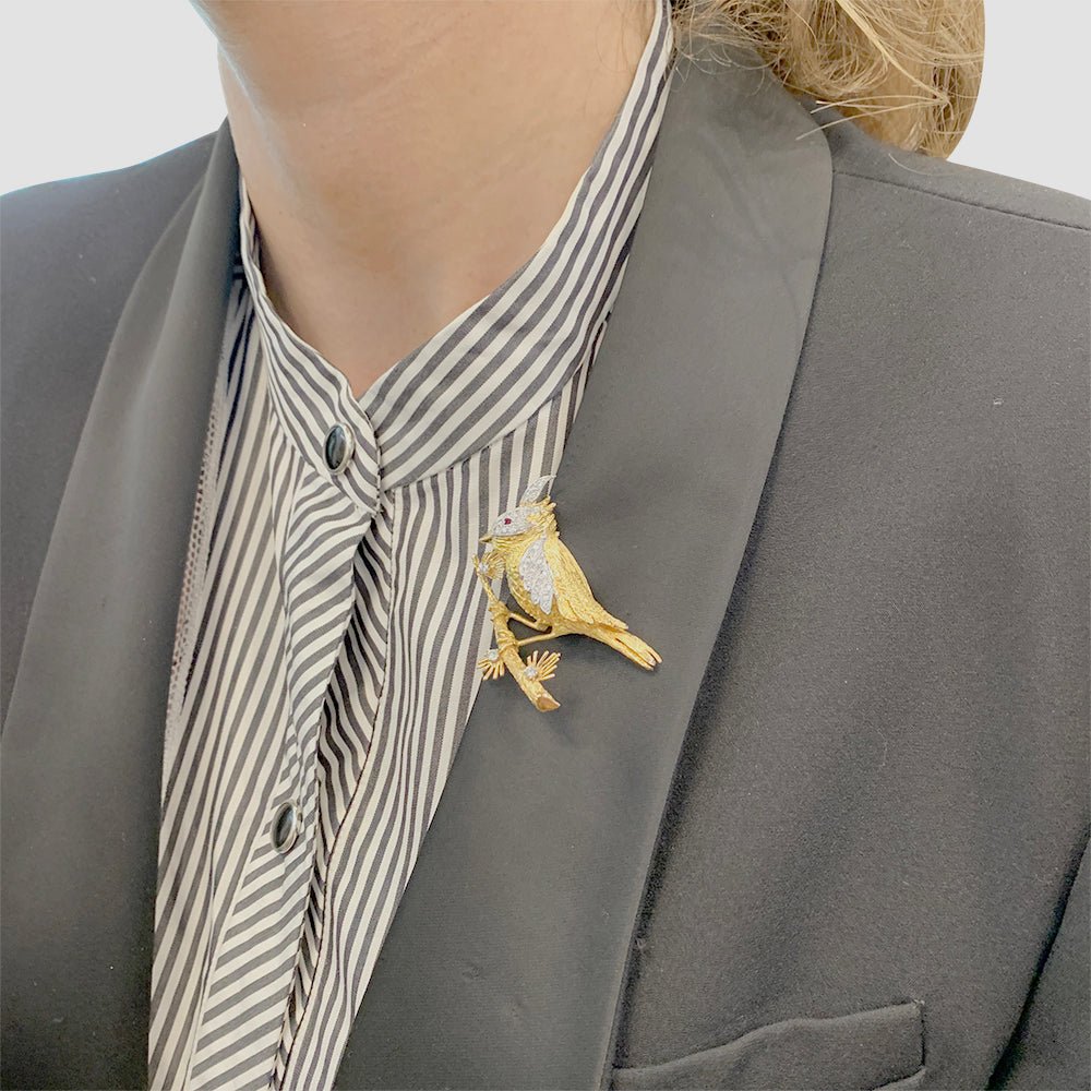 Broche Boucheron, "Oiseau sur sa branche", or jaune, platine - Castafiore