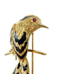 Broche CARTIER "Oiseau sur une branche" en or jaune, émail et rubis - Castafiore