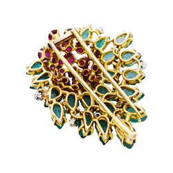 Broche Clip en or jaune, rubis, émeraudes et diamants - Castafiore