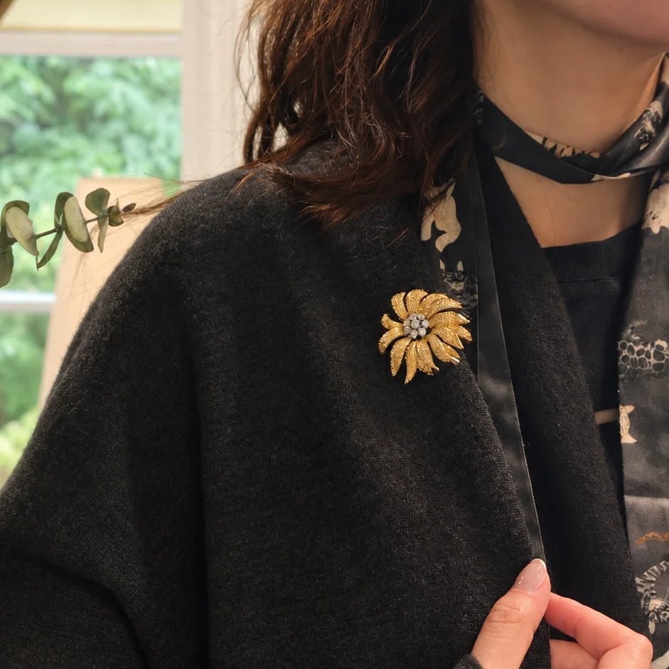 Broche Clip VAN CLEEF & ARPELS en or jaune et diamants - Castafiore