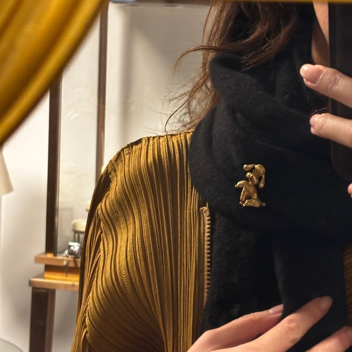 Broche en or jaune et rubis - Castafiore