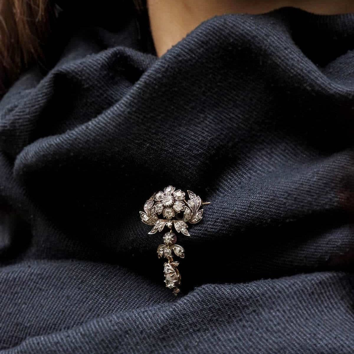 Broche Épingle en or jaune, argent et diamants - Castafiore