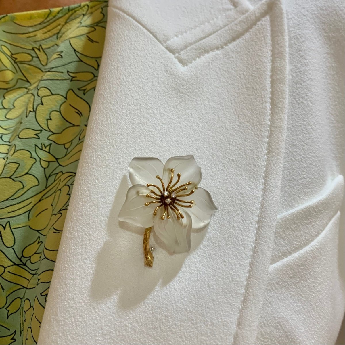Broche Épingle en or jaune, cristal de roche et diamants - Castafiore