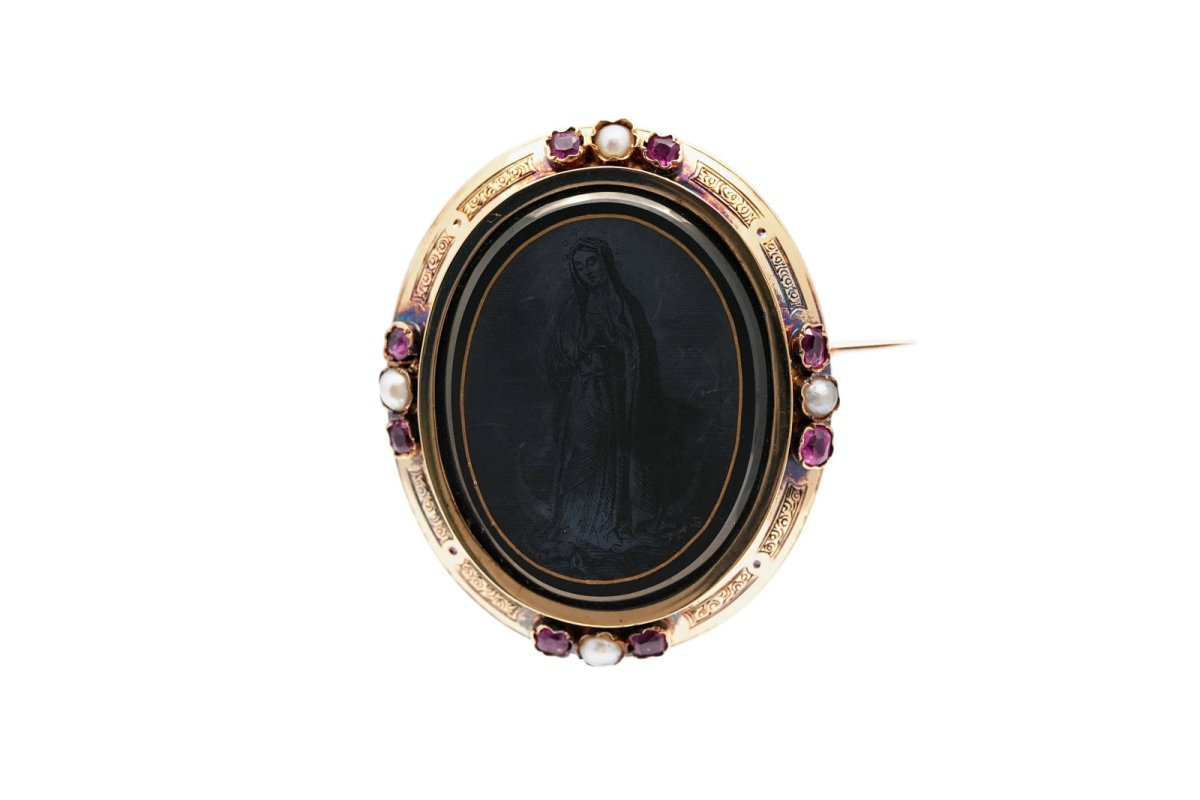 Broche Épingle en or jaune, onyx, perles et rubis - Castafiore