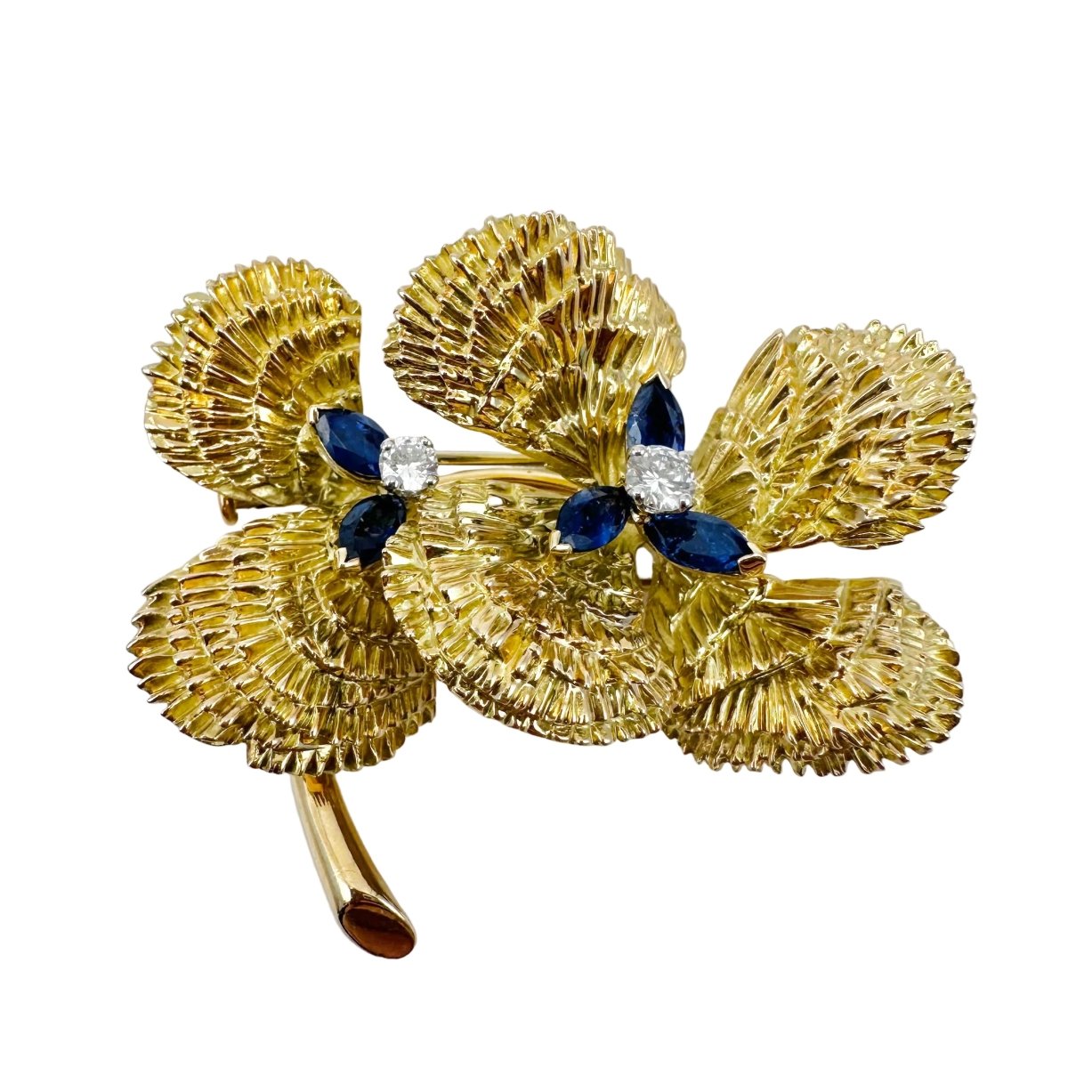 Broche MAUBOUSSIN "Deux fleurs" en or jaune, saphirs et diamant - Castafiore