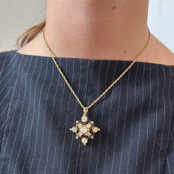 Broche Pendentif en or jaune, émail et diamants - Castafiore