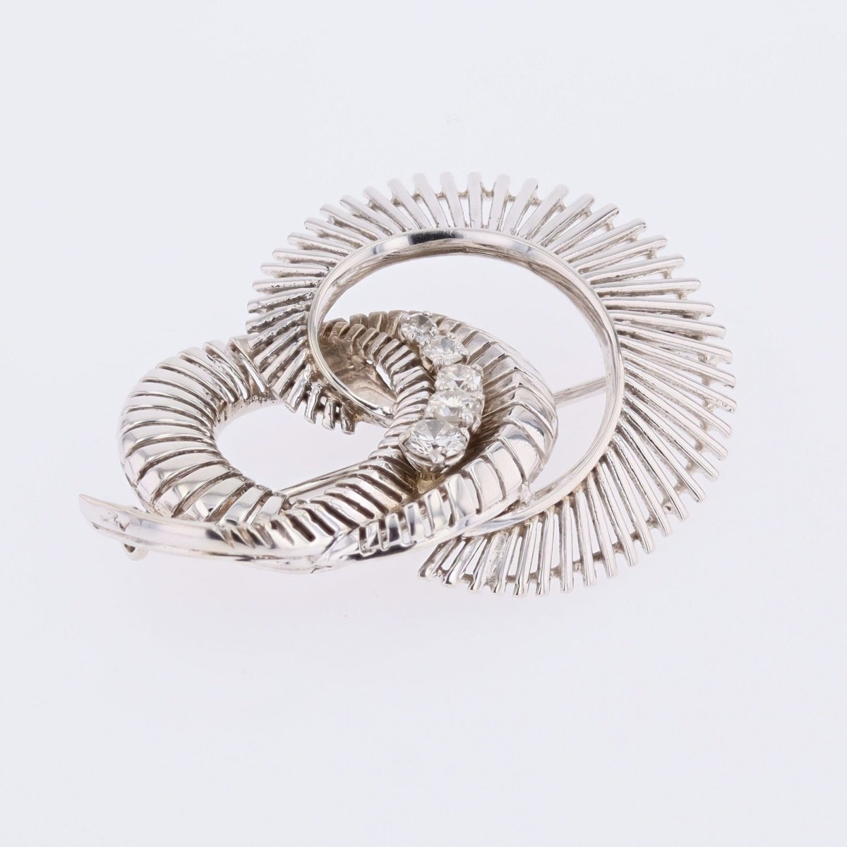 Broche spirale en or blanc et diamants - Castafiore