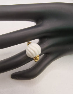 Bulgari Chandra Ring in 18kt Yellow Gold with White Porcelain, Circa 1990 - Castafiore