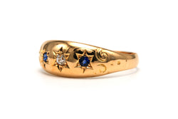 Bague en or jaune, saphirs et diamants