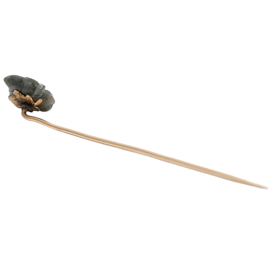 Pique à cravate en or jaune, labradorite et diamant