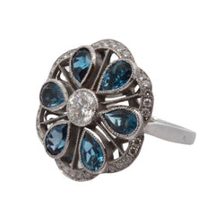 Bague Marguerite en or blanc, topazes et diamants