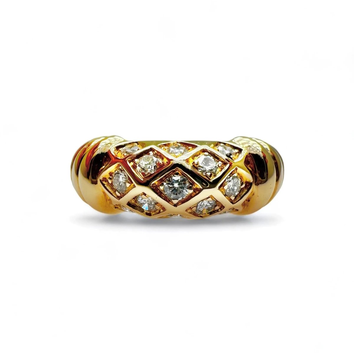CARTIER Bague jonc résille orné de diamants. - Castafiore