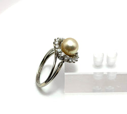 Bague Entourage en on blanc, perle et diamants