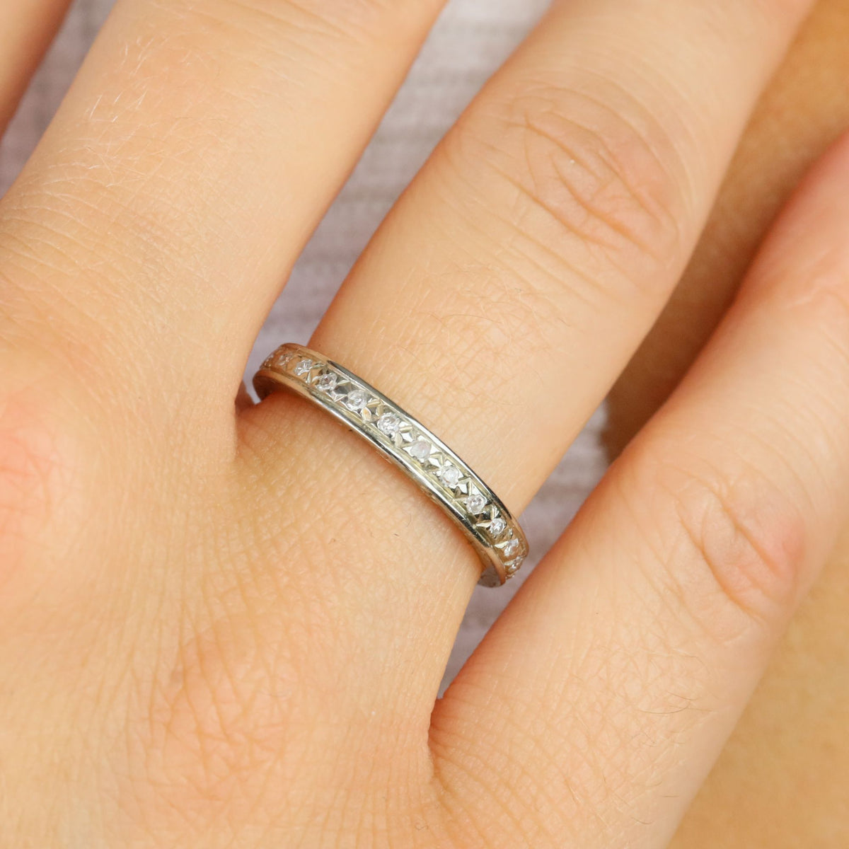 Bague Alliance en or blanc et diamants