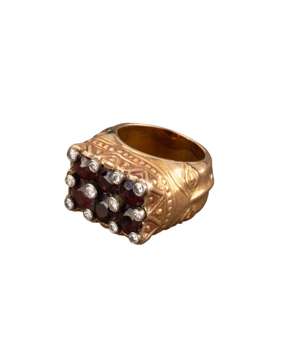Chevalière en or, grenats et diamants - Castafiore