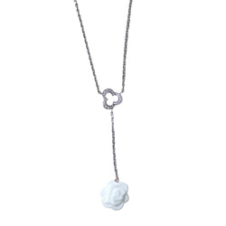 Collier CHANEL "Camélia" en or blanc, agate et diamants - Castafiore