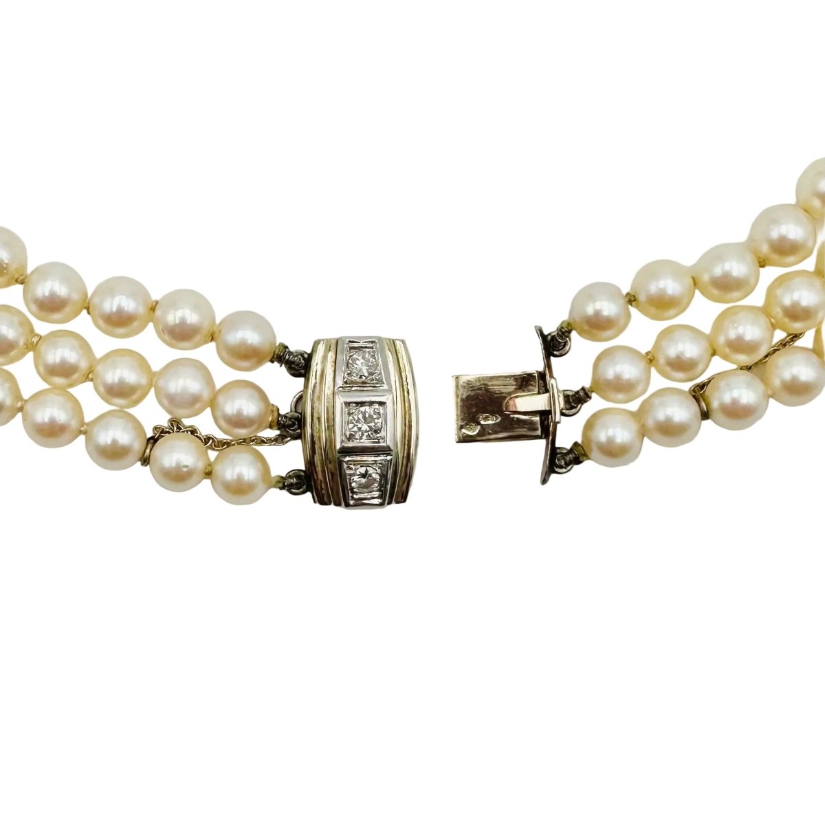 Collier de Perles trois rangs en perle de culture, or blanc et diamants - Castafiore