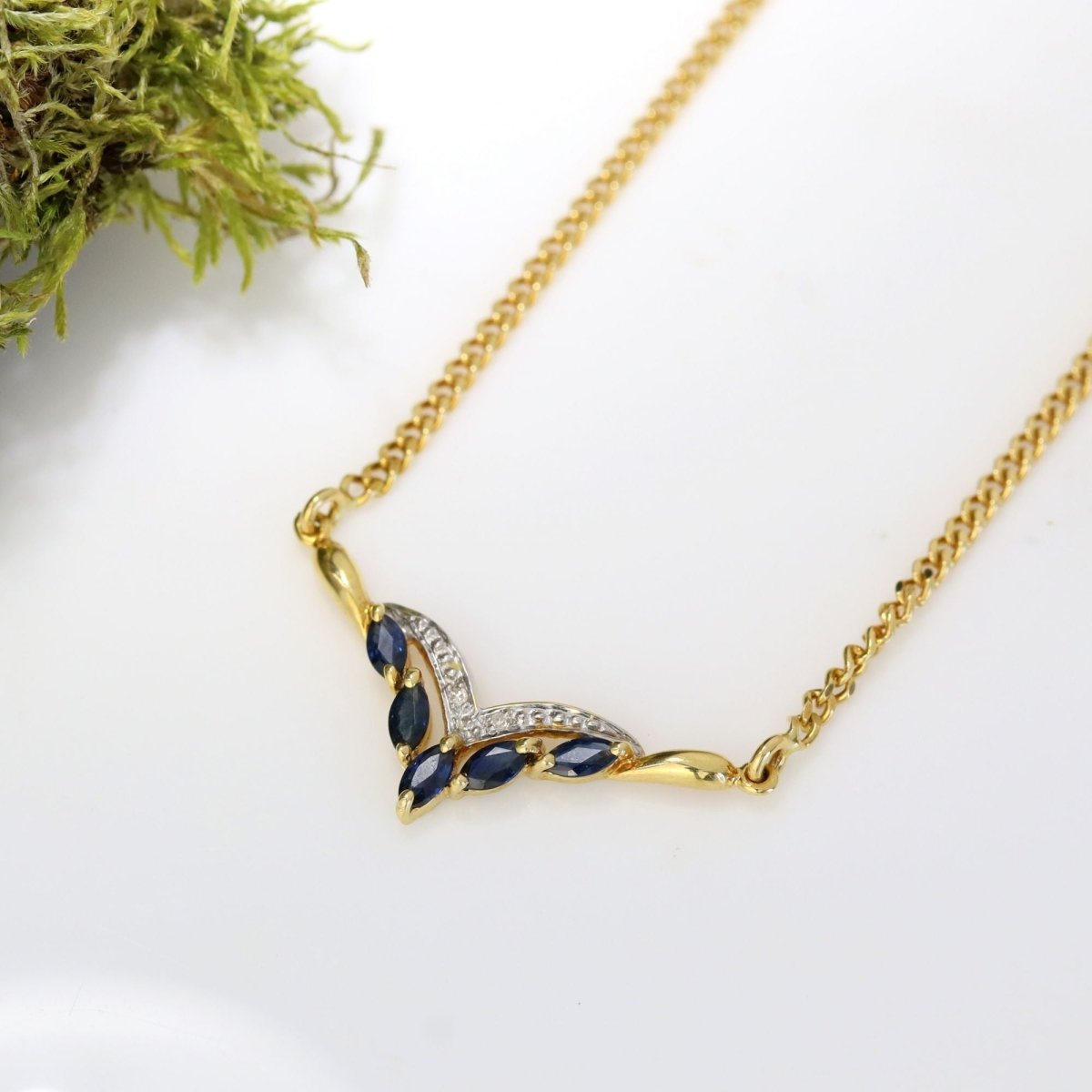 Collier maille gourmette en or jaune et saphirs navette diamants - Castafiore