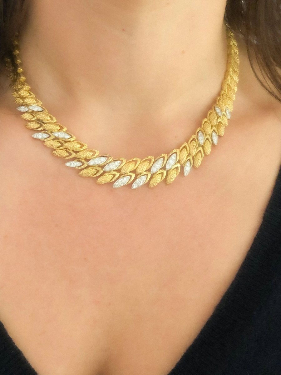 Collier or jaune,platine et diamants des années 1960 - Castafiore