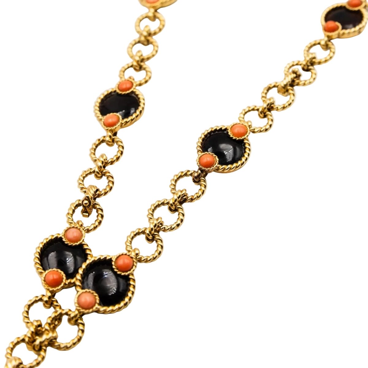 Collier Pendentif BOUCHERON en or jaune et corail - Castafiore