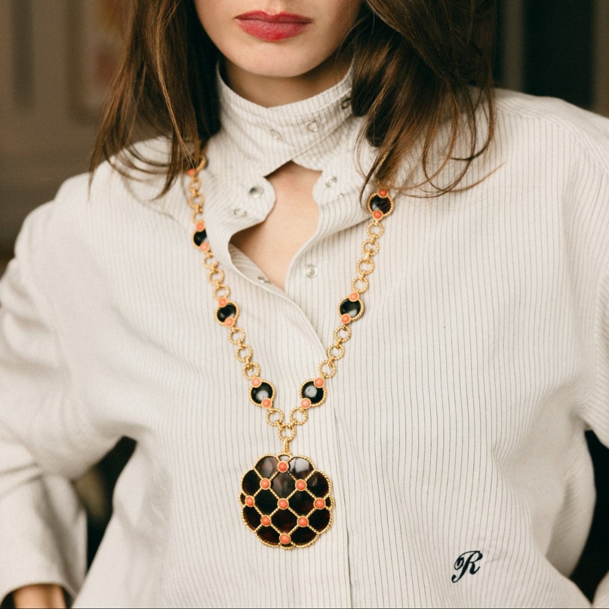 Collier Pendentif BOUCHERON en or jaune et corail - Castafiore