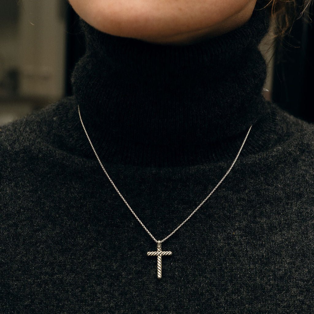 Collier Pendentif Croix DAVID YURMAN en argent et diamants