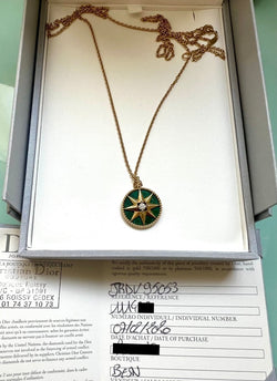 Collier Pendentif DIOR "Rose des Vents" MM en or jaune, malachite et diamant - Castafiore