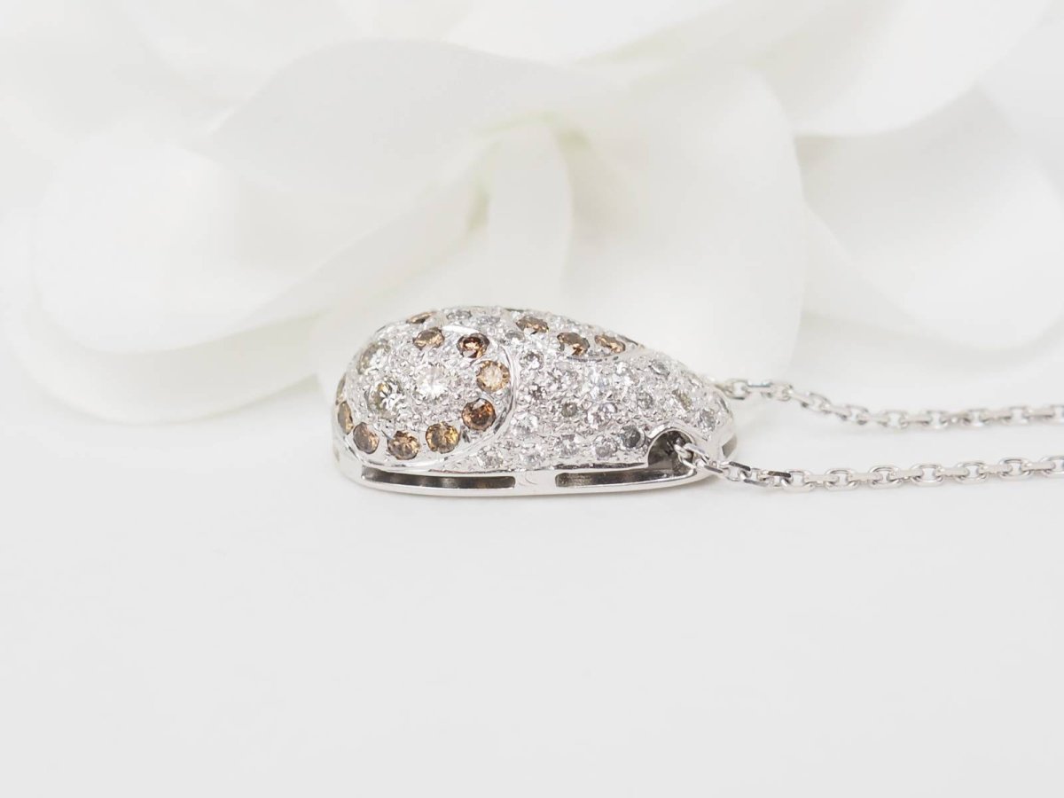 Collier pendentif dôme en or blanc et diamants - Castafiore