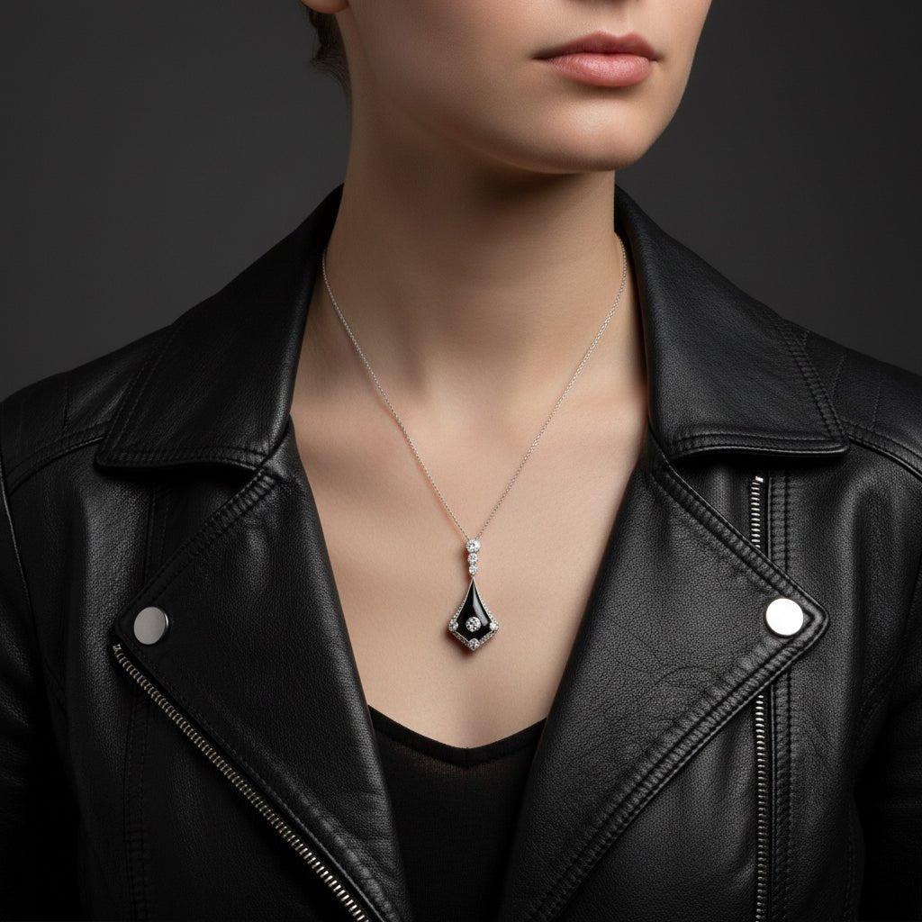 Collier Pendentif en or blanc, platine, onyx et diamants - Castafiore