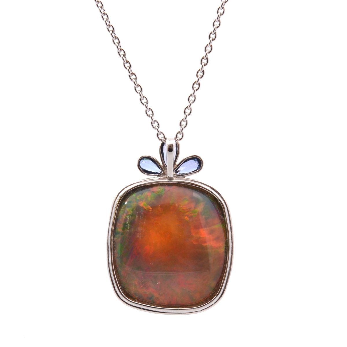 Collier Pendentif en or blanc, platine, opale et saphirs - Castafiore