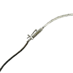 Collier pendentif en or blanc, saphir et diamants - Castafiore