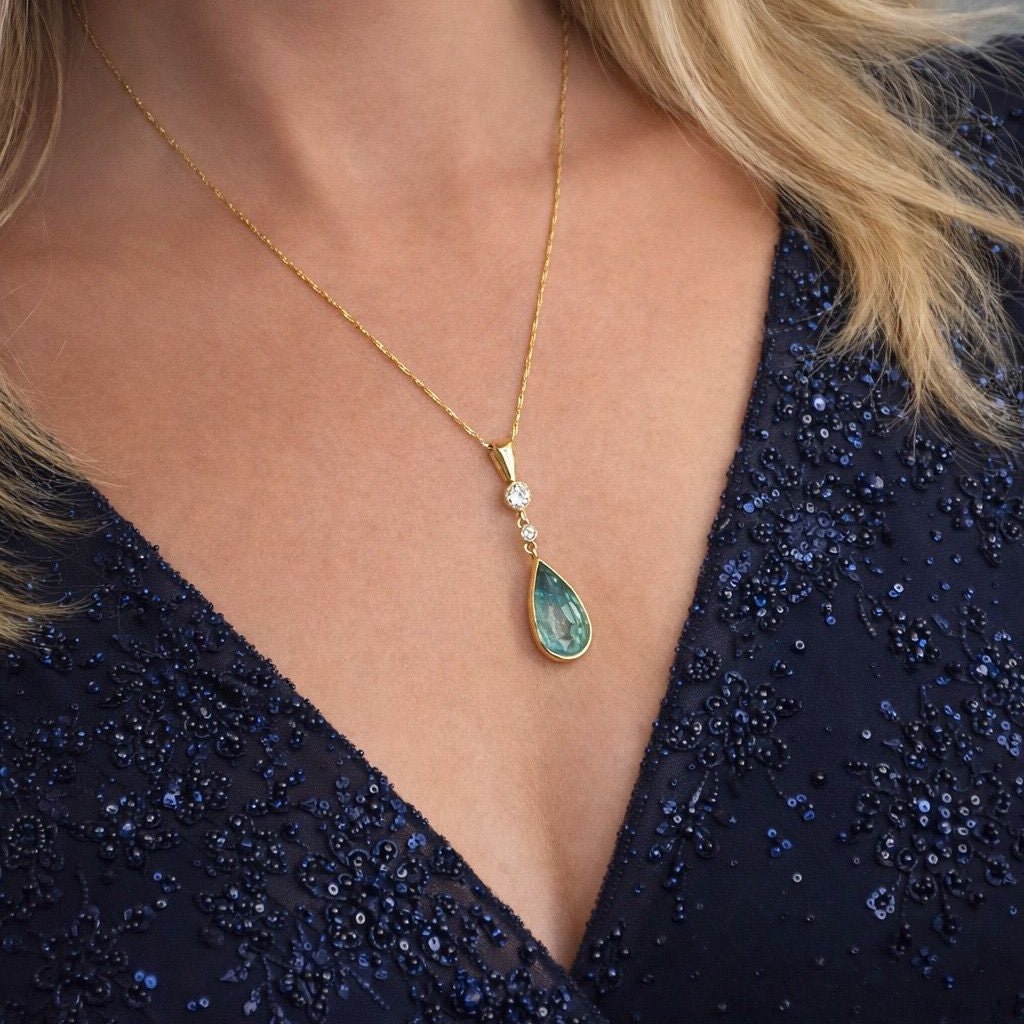 Collier Pendentif en or jaune, émeraude et diamants - Castafiore