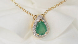 Collier pendentif en or jaune, émeraude et diamants - Castafiore