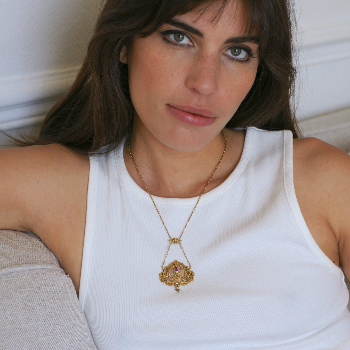 Collier Pendentif en or jaune, rubis, perles et diamants - Castafiore