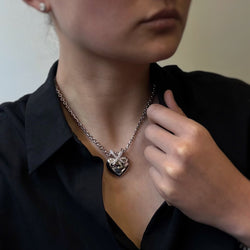 Collier Ras de Cou CHAUMET "Coeur Lien" en or blanc et diamants - Castafiore