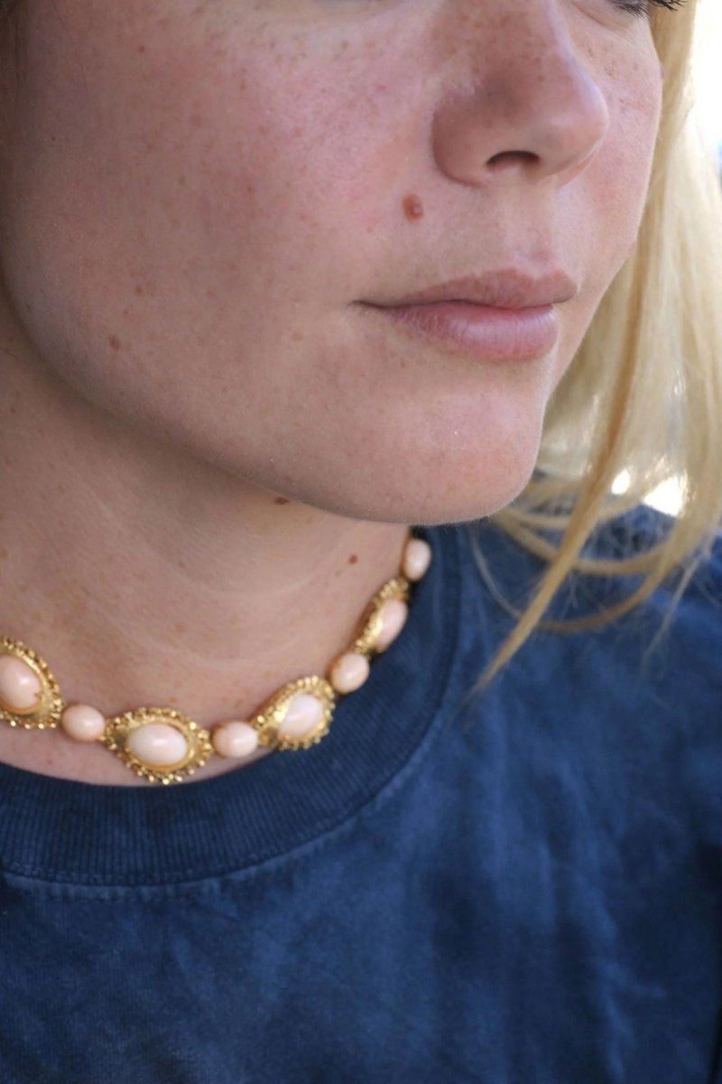 Collier ras de cou corail peau d'ange - Castafiore