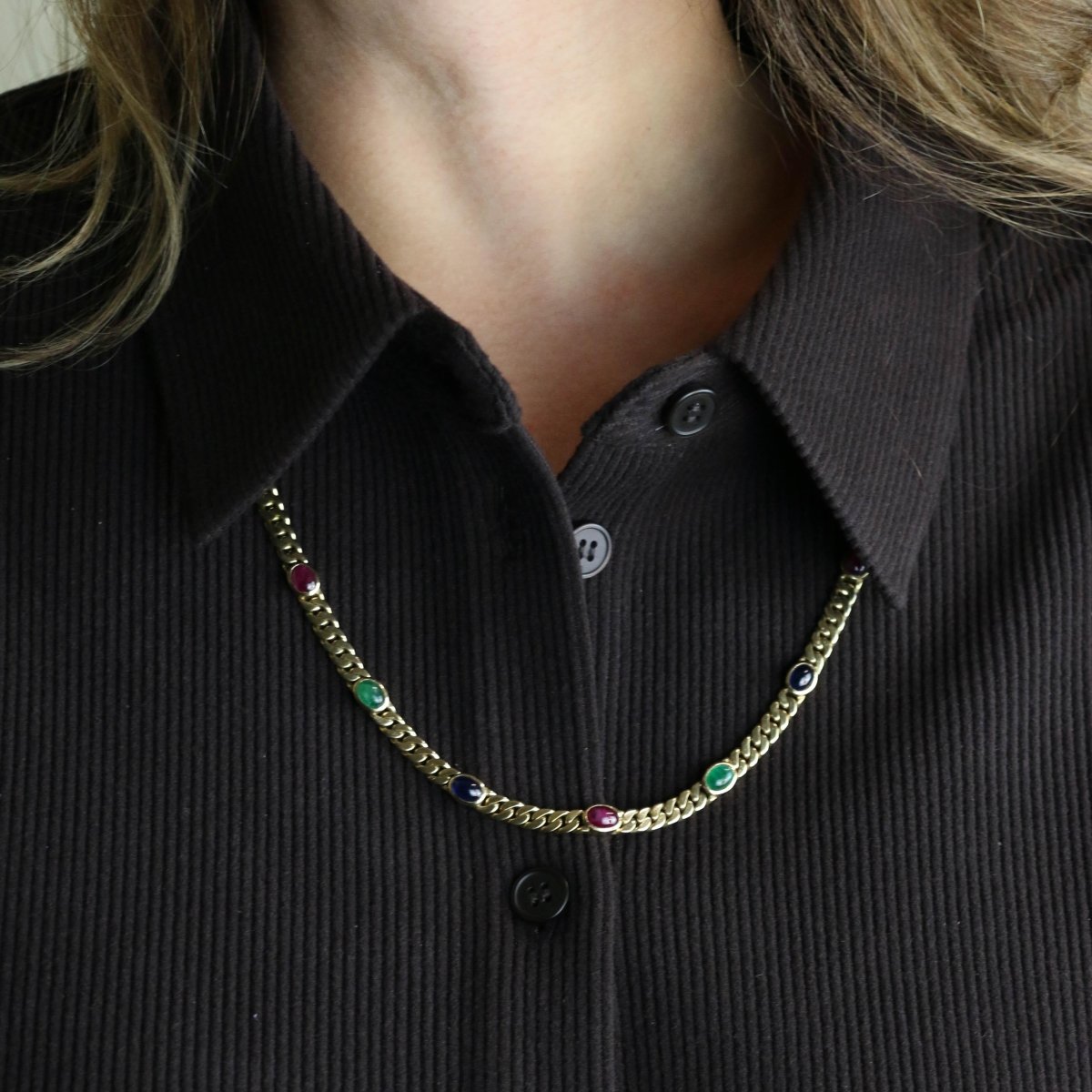 Collier Sautoir en or jaune, émeraudes, saphirs et rubis - Castafiore