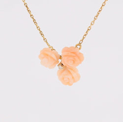 Collier trio de roses en or jaune et corail peau d'ange et diamant - Castafiore