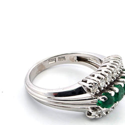Bague en or blanc, émeraudes et diamants