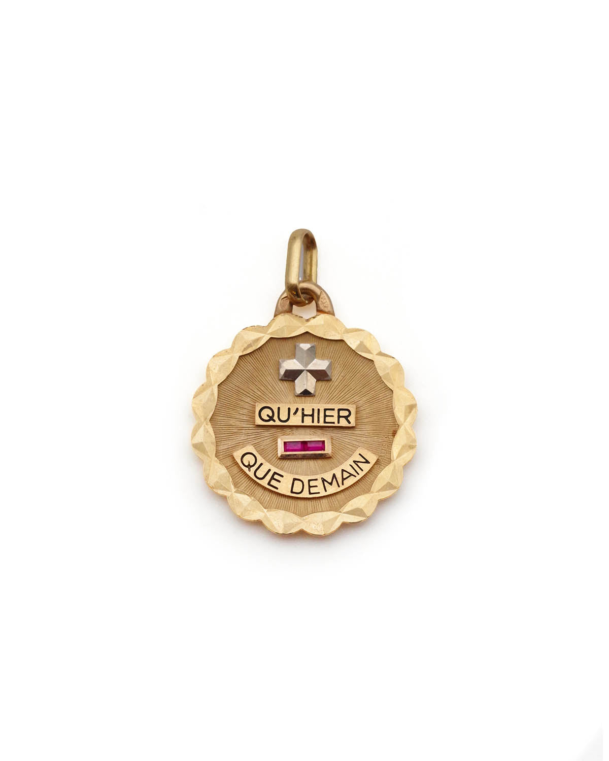 Médaille AUGIS en or jaune, or blanc et rubis
