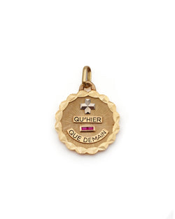 Médaille AUGIS en or jaune, or blanc et rubis