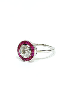 Bague Cible en platine, rubis, et diamants