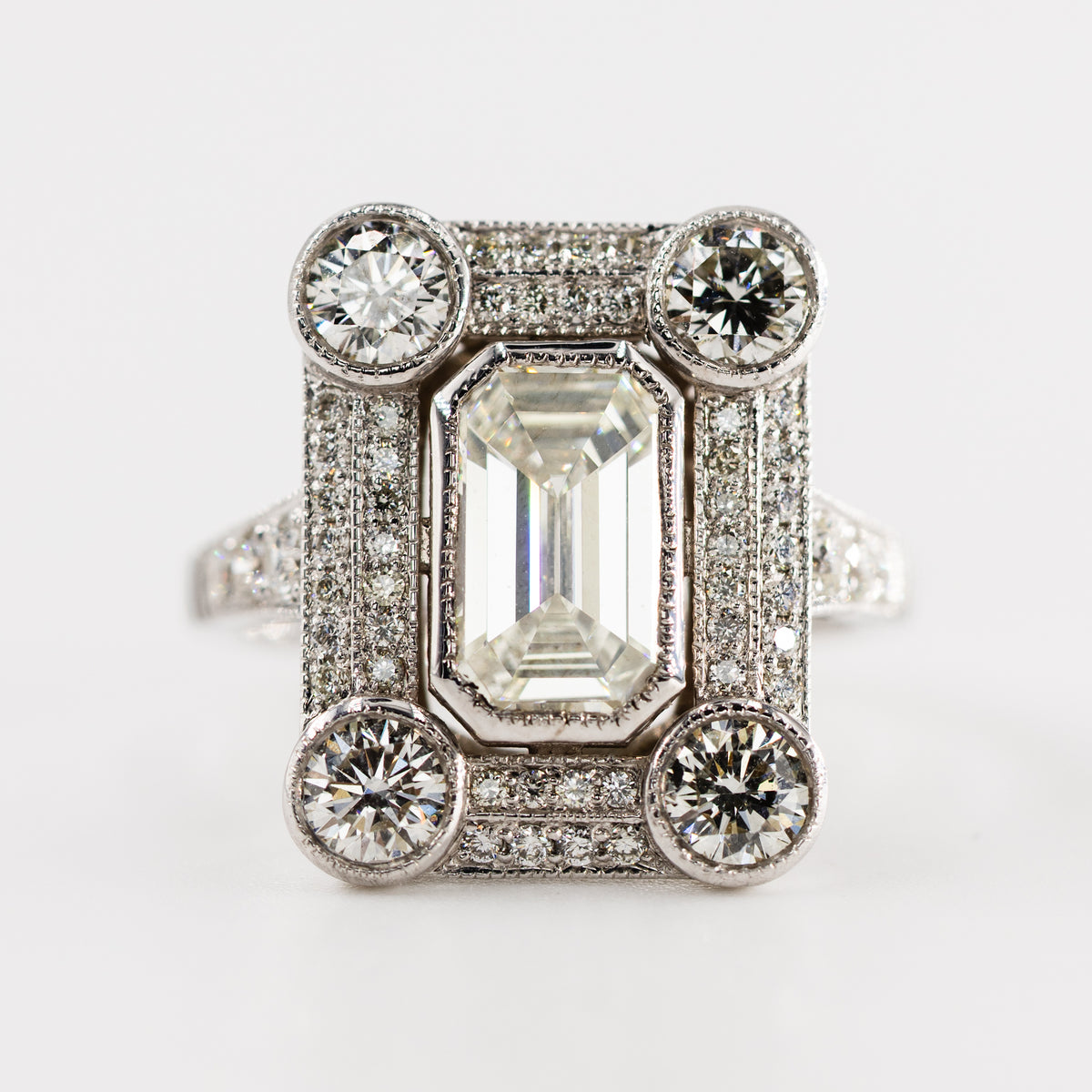 Bague en or gris et diamants
