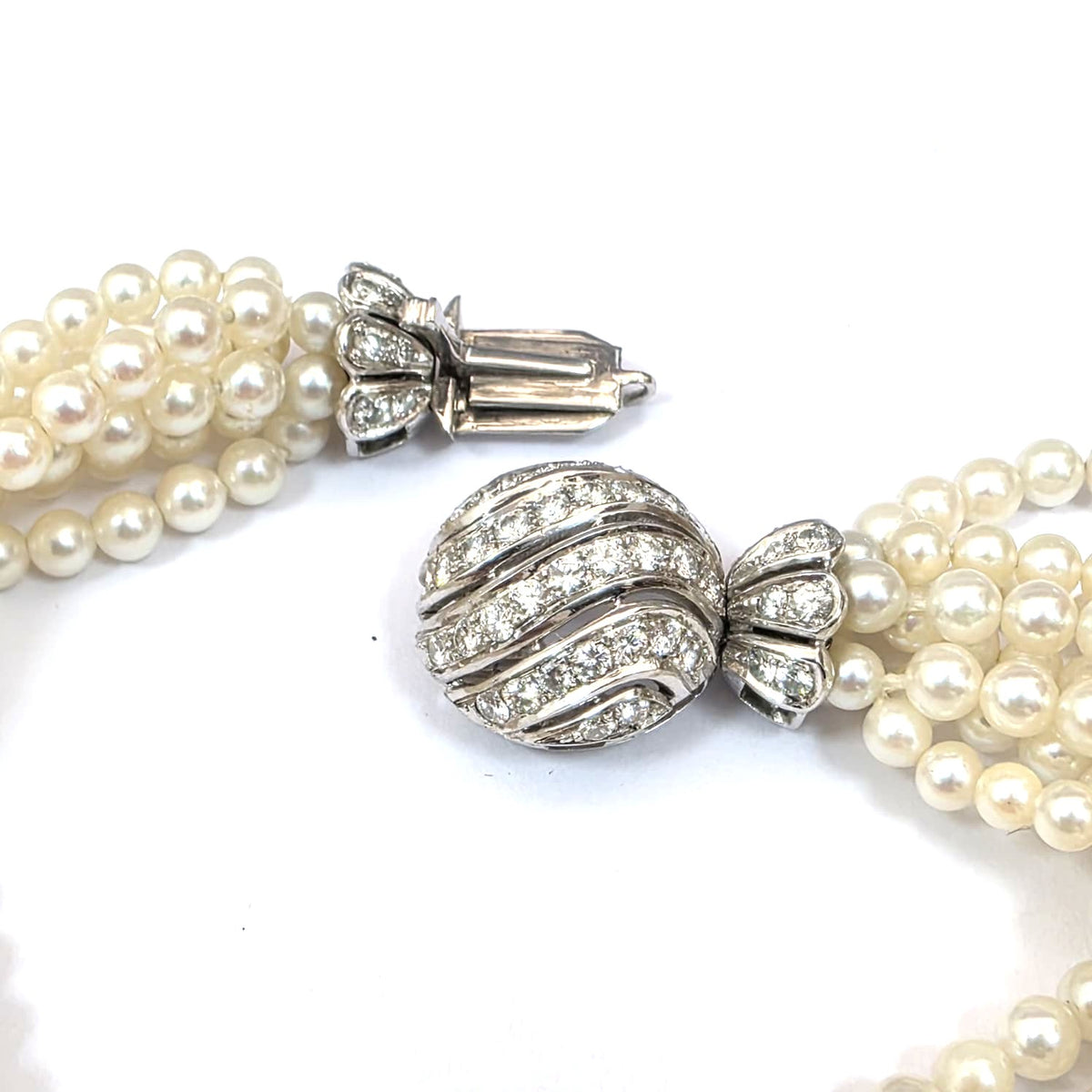 Bracelet en or blanc, perles et diamants