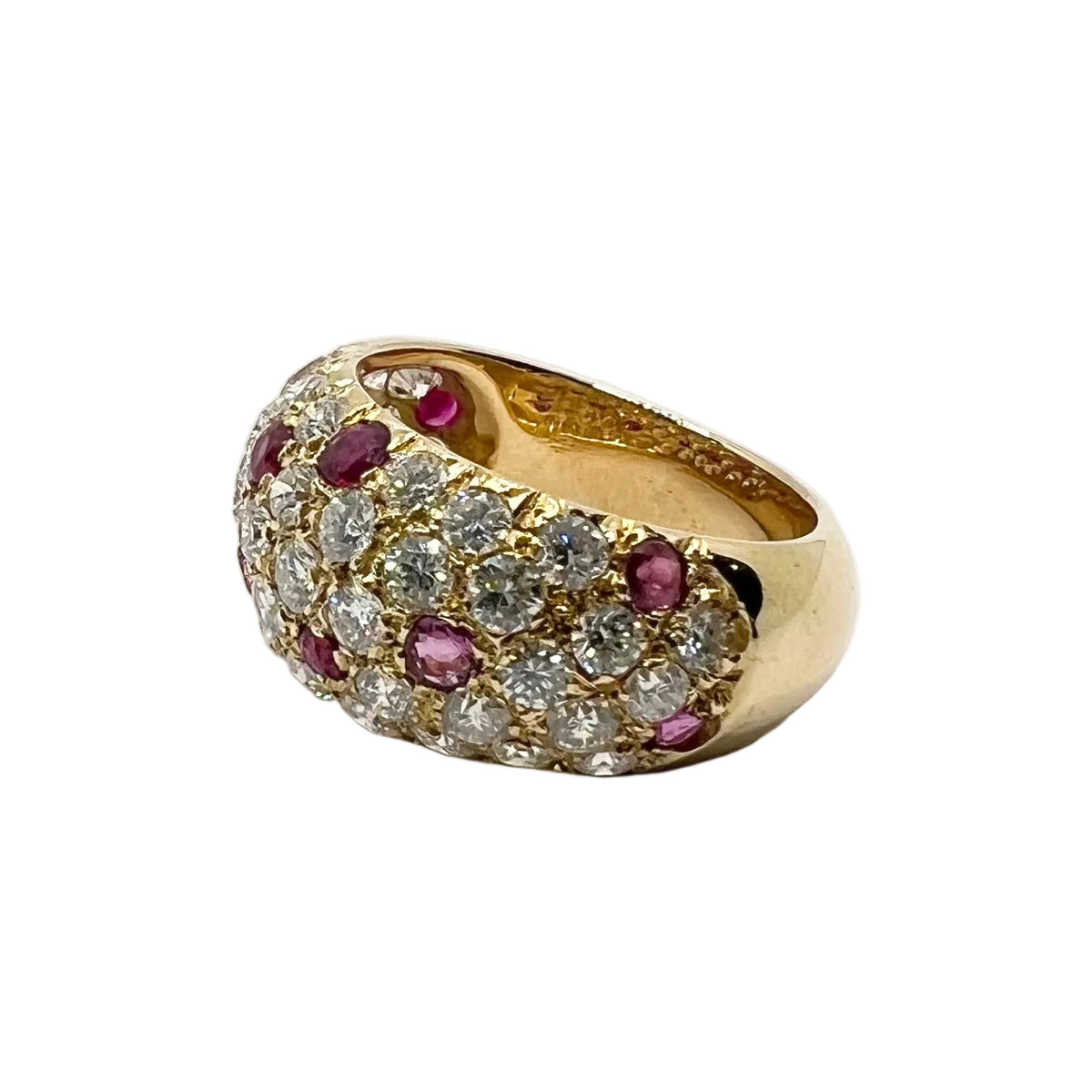 Bague Pavée en or jaune, rubis et diamants
