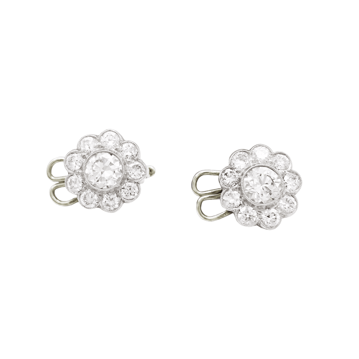 Boucles d'oreilles en or blanc, platine et diamants.