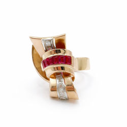 Bague en or jaune, rubis et diamants