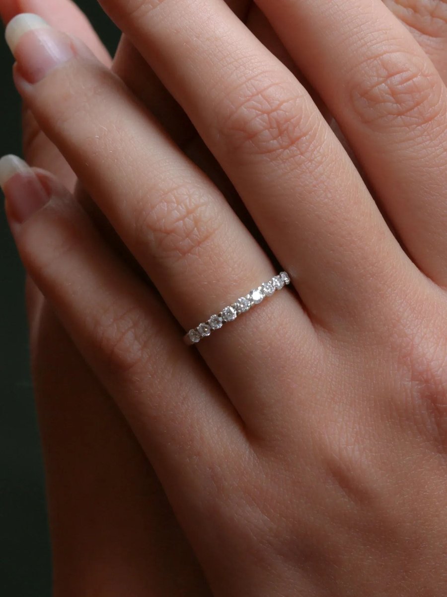 Demi - Alliance américaine en or blanc et diamants 0,36 ct - Castafiore