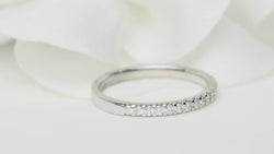 Demi alliance en or blanc et diamants 0.25ct - Castafiore